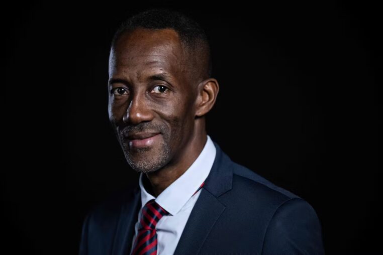 le maire LFI annonce le desarmement de sa police