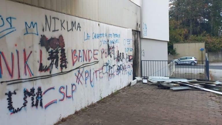 1787094969 Tags insultants tirs de mortiers contre la police une 1024x576 1
