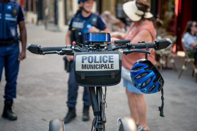Une quinquagenaire controlee par la police municipale roulait sans permis 1024x683 1